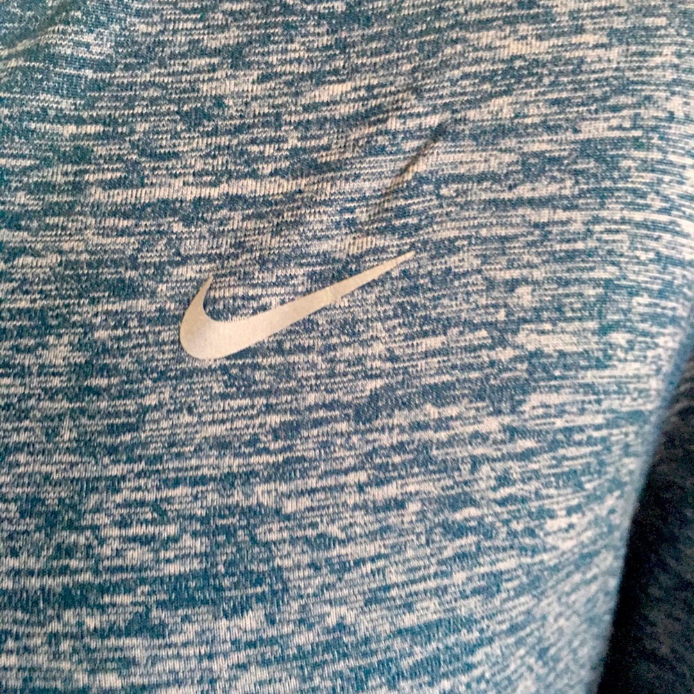 NIKE — DRI-FIT light pullover with hood, size M - Picture 6 of 10